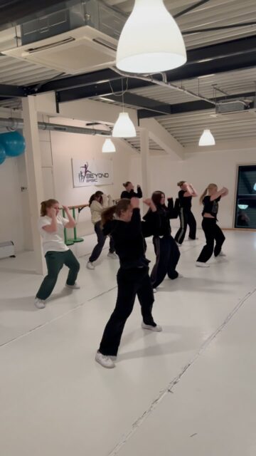 -NEW DANCE CLASS- join us!
Hip hop 18+
Dinsdag 20:00-21:00 #dancehall #waacking #hiphop #urban #choreoclass