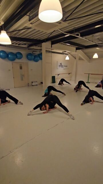 Moderne dans Adults ☆
#moderndance #floorwork #passievoordans💜 #beyondbasic #dancing #dancefamily #modern #adultdanceclasses #adultdancer #neverstopdancing