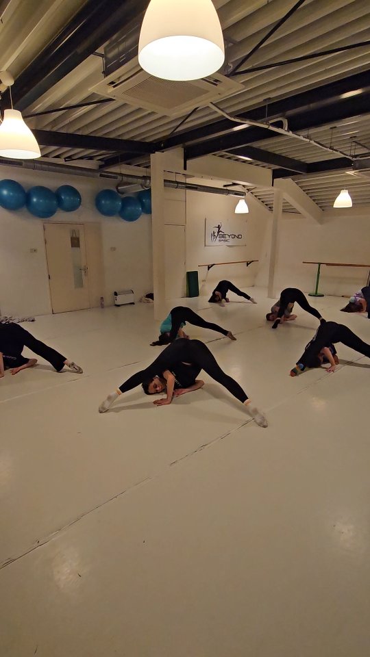 Moderne dans Adults ☆
#moderndance #floorwork #passievoordans💜 #beyondbasic #dancing #dancefamily #modern #adultdanceclasses #adultdancer #neverstopdancing
