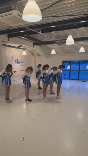 Onze girls hip hop groep heeft dit jaar een cheerleader dans📣📣🔥🔥 #show #newoutfit