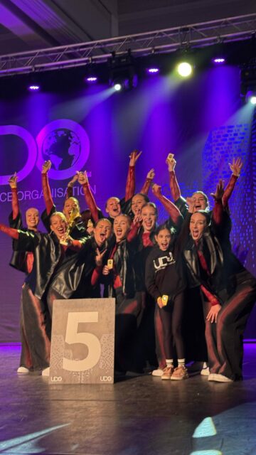 @projectll_ is gister 5e geworden in de categorie O18 Novice @udo_benelux Eemnes’25🔥🤍 Volg jij ons al op tiktok? -> @beyondbasicamersfoort !!! #beyondbasic #passievoordans💜 #dancefamily #hiphopdance #dancers #teamspirit