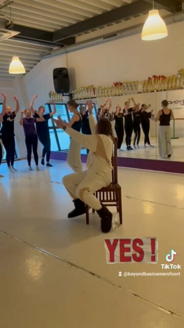 Namen raden van @avinnabb
@dance_teacher_ils had alles goed!
#dancerlife #dancefamily #guessinggame #beyondbasic #danceteacher #passievoordans💜 #avinna