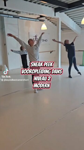 Sneak Peek bij vooropleiding DANS
Class by @dance_teacher_ils
#beyondbasic #passievoordans💜 #vooropleidingdans #dancefamily #talenteddancer #dancerslife #moderndance #dancer