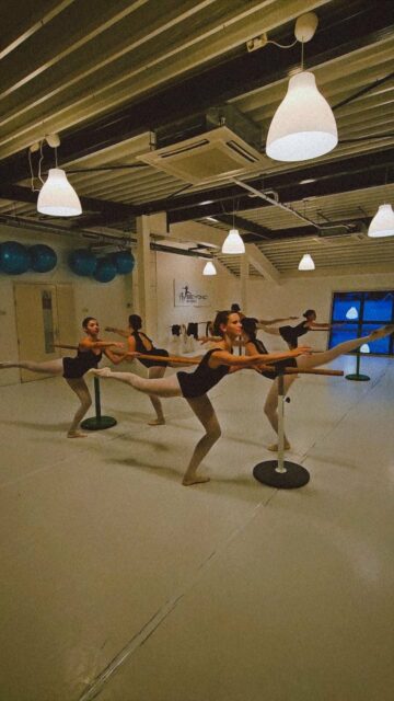 Adagio by @dance_teacher_ils
#klassiekballet #balletdancer #ballerina #ballet #adagio #passievoordans💜 #beyondbasic #hardworkpaysoffs #talenteddancer #dancefamily #dancerslife