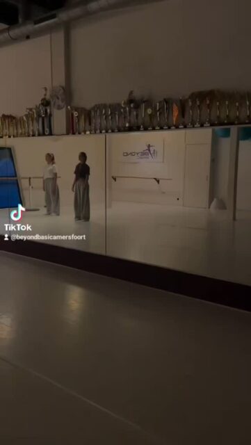 8 september starten onze lessen weer. Kijk op www.beyondbasic.nl voor alle informatie over ons lesrooster en jaarplanning.
#latenightdancing #latenight #dúo #beyondbasic #passievoordans💜 #dancefamily