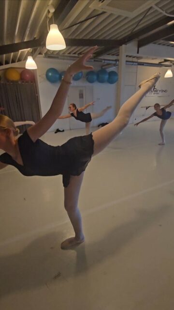 Klassiek Ballet 13-16 jaar
Turns, posities en controle
#ballerina #boysdancetoo #ballet #beyondbasic #passievoordans💜 #dancefamily