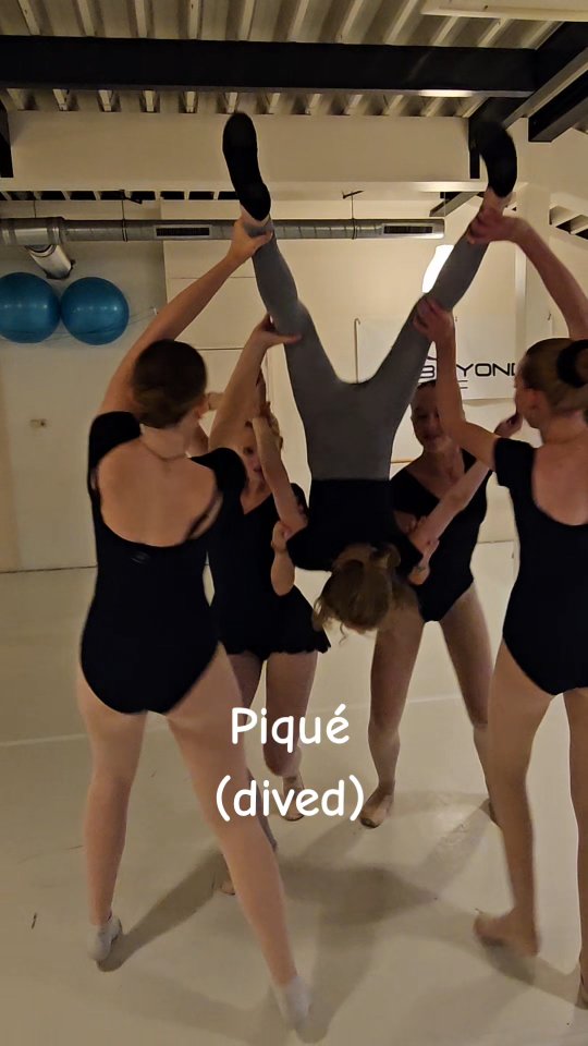 Literal ballet steps indeed 👀 I @dance_teacher_ils
#ballet #fun #trendingreels #lol #dance