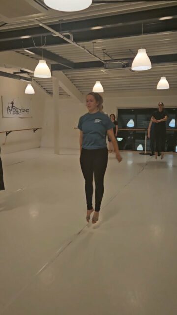 Moderne dans
Across the foor working on travelling, jumps and musicality.
#moderndance #moderndancer #acrossthefloor #adultdanceclasses #adultdancer #BeyondBasic #passievoordans💜