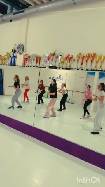 Hiphop 12+ by @sanne.enya ☆
#hiphopdance #dancerslife #hiphop #dancefamily #beyondbasic #passievoordans💜 #dancers
