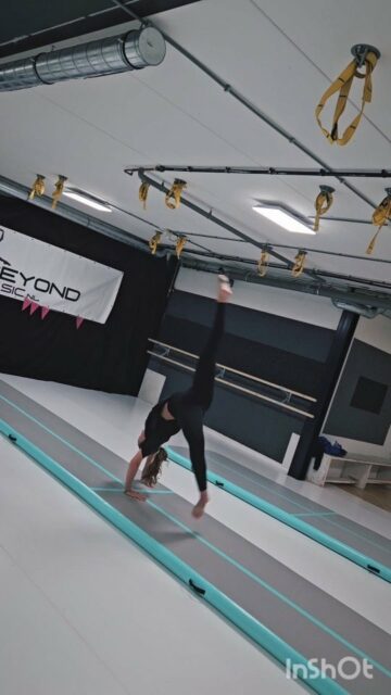 ☆ Acrodance ☆
Working on turns and jumps an tricks for a dancer. Work in progress ❤️
#acrodance #acrossthefloor #passievoordans💜 #practicemakesperfect #dancerslife #dancers #beyondbasic #dance