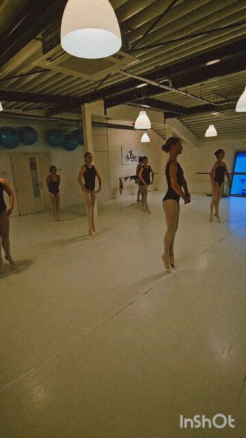 A little sneak peek....
Classical Ballet 15-17 years
#classicalballet #ballet #ballerina #balletdancer #passievoordans💜 #dancerslife #dancers #beyondbasic #hardworkpaysoffs